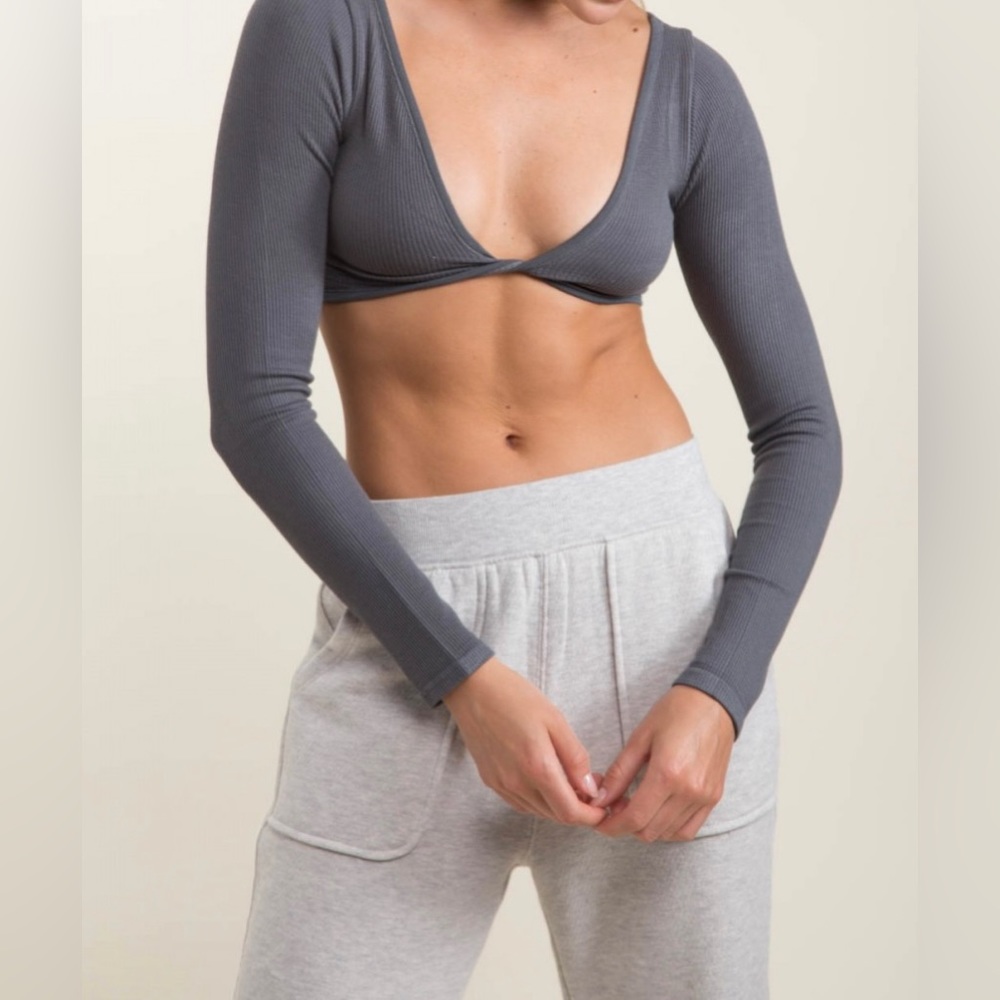 Ribbed Seamless Twist Front Top 💚